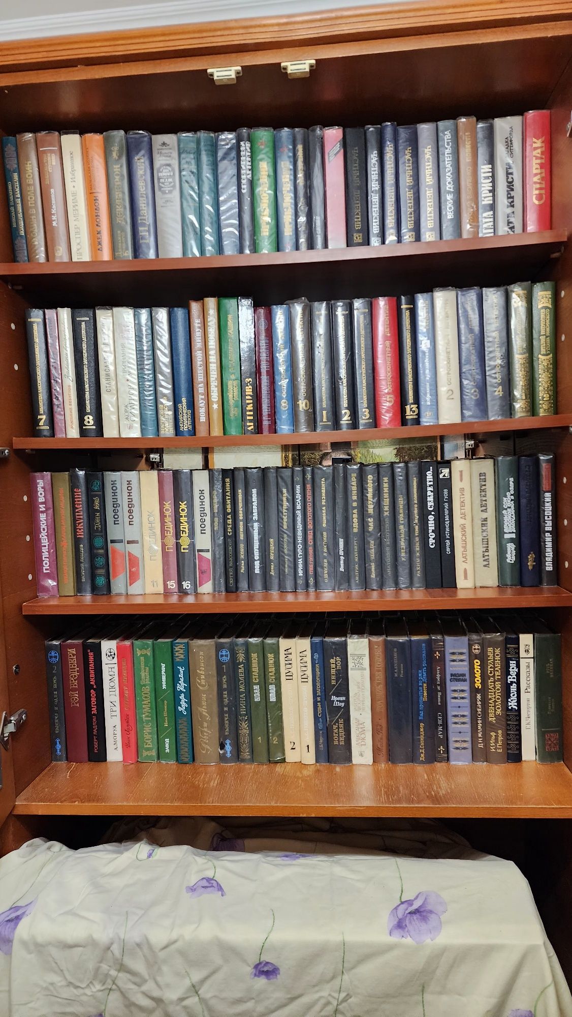 Продам книги. Состояние идеальное. Нечитанные.