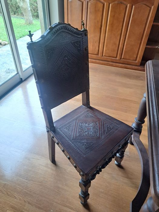 Conjunto mesa e cadeiras