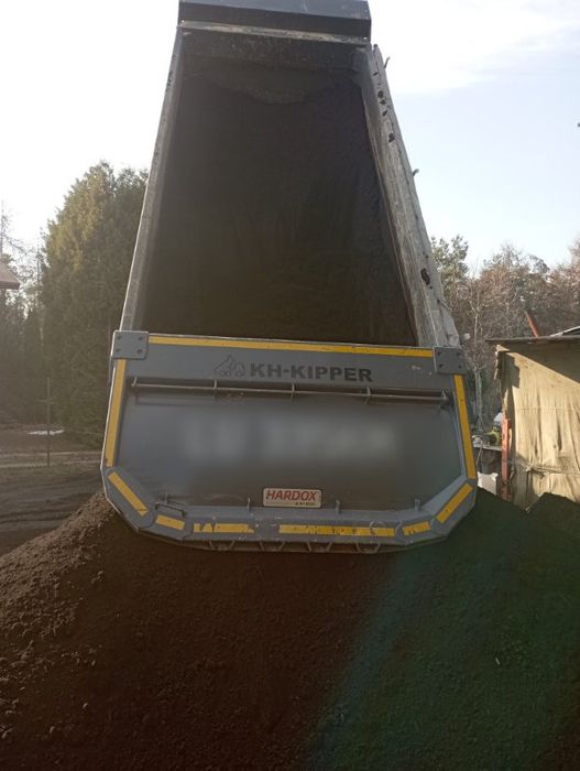 Ziemia ogrodowa, czarnoziem, bez dodatków, czysta, pH 5,5-6,5; piasek