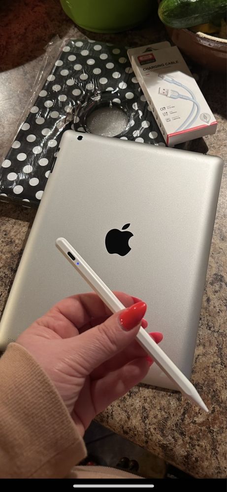 Tablet iPad Apple Retina + nowy rysik + nowe etui - cały zestaw