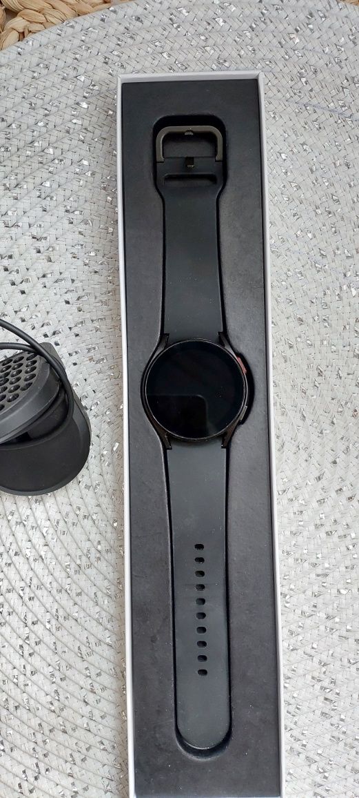 Samsung Galaxy Watch 4 smartwatch zegarek