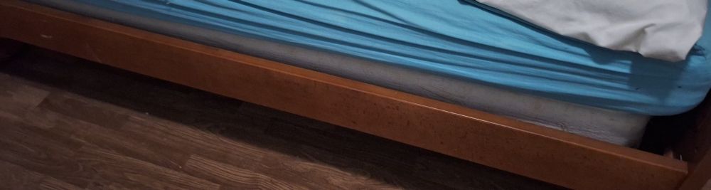 Cama dupla com colchoes