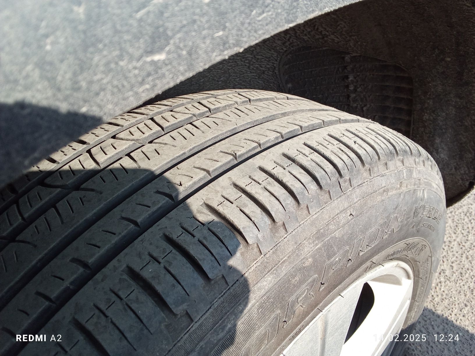 Pirelli Scorpion 235/65/19  M+S всесезонная. Остаток -6 мм.