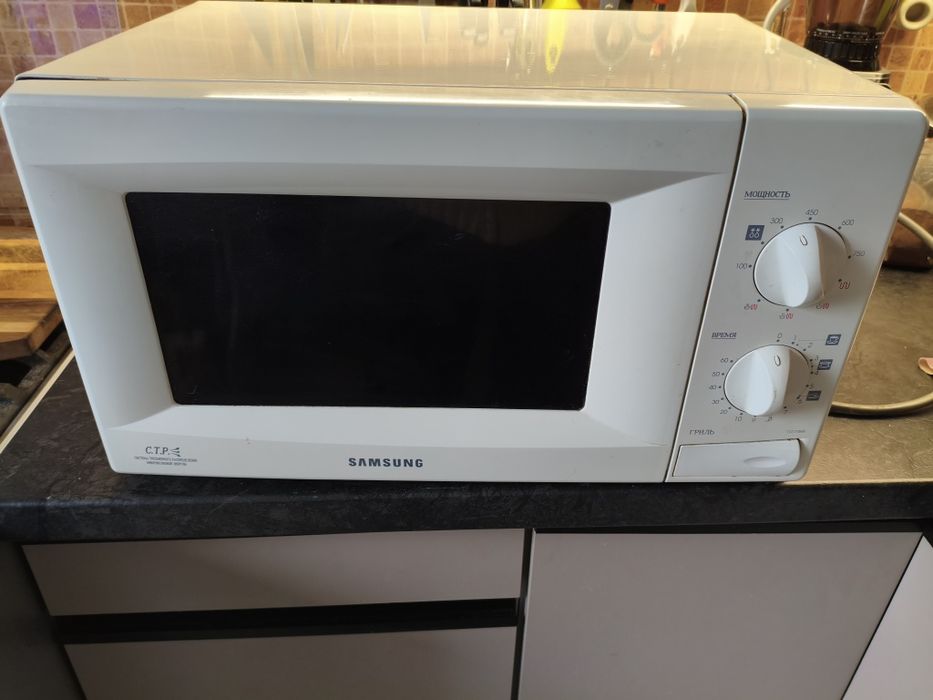 Печь микроволновая "Sumsung"
