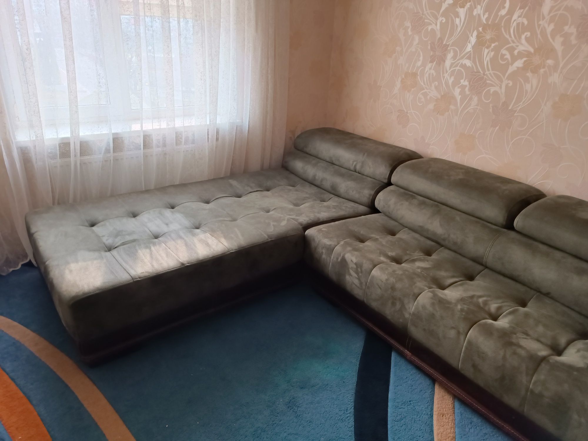 Кутовий диван відмінної якості,з замші