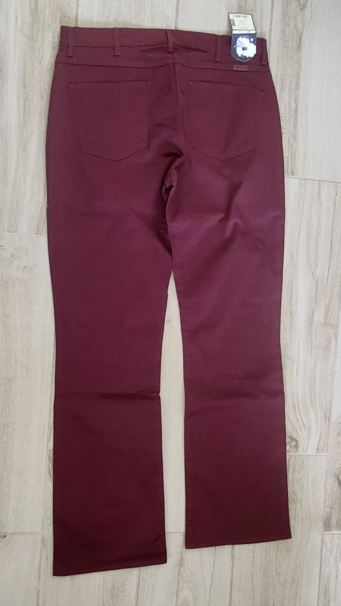 Nowe spodnie Wrangler Tina W34L32 damskie burgund / wiśnia