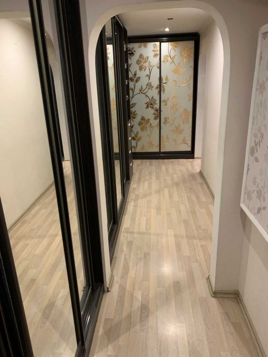 Двухкомнатная Ахматовой срочно продам