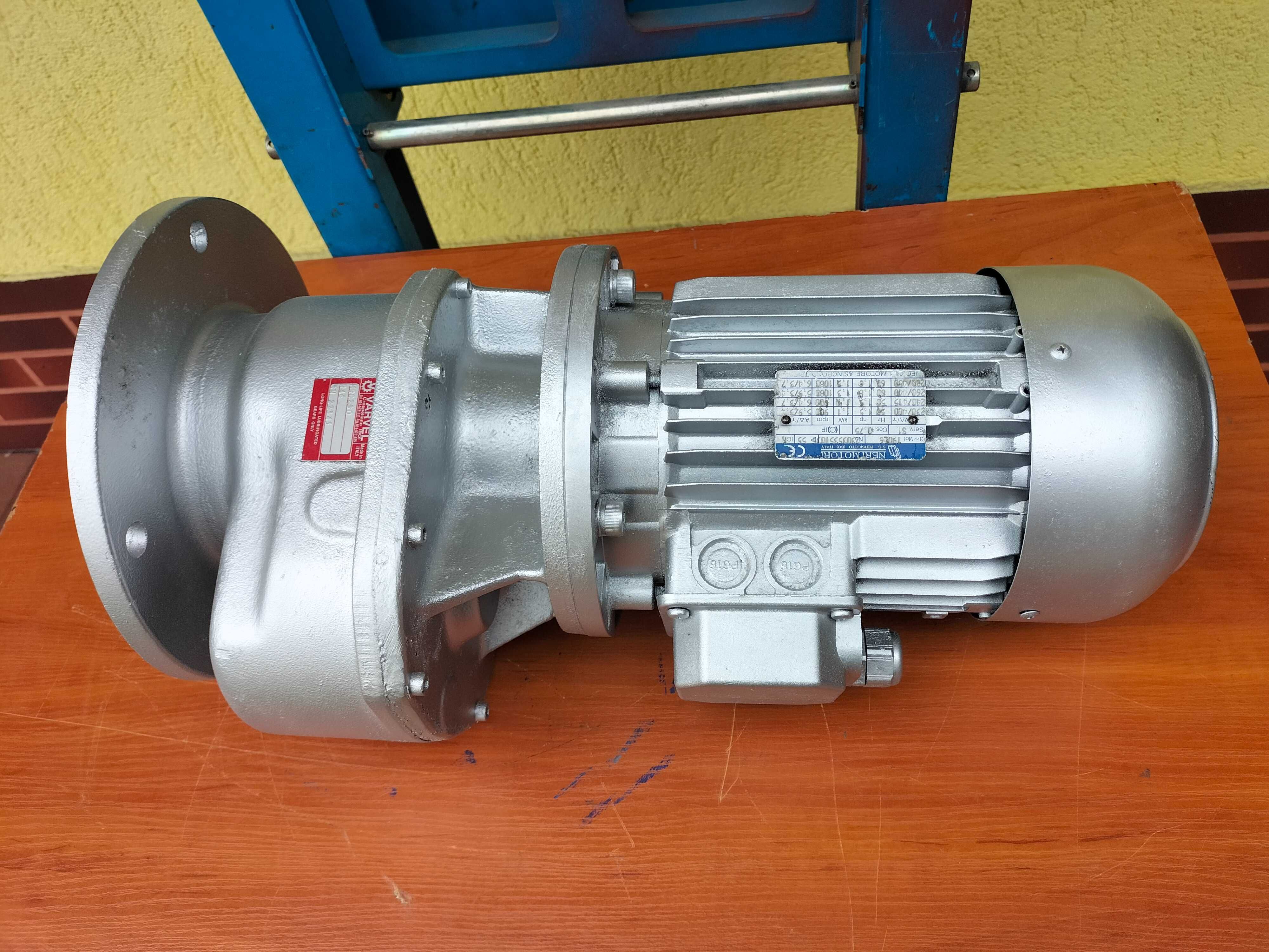 Motoreduktor 1,1kw.20ob/min.kołnierzowy