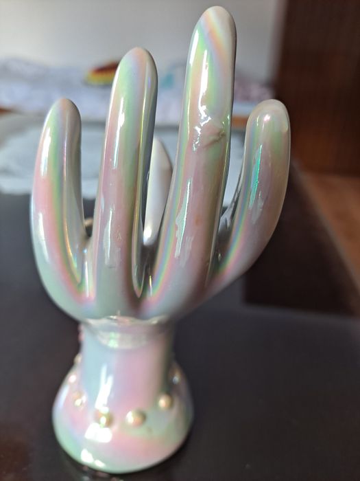 Stojak/ ręka na biżuterię pierścionki