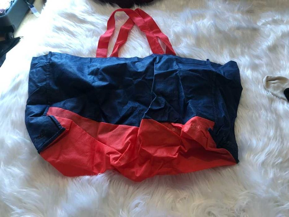 saco azul e vermelho grande