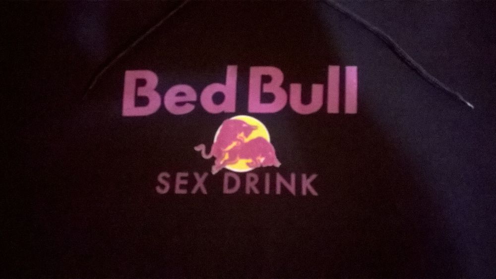 Sweatshirt com Capuz - BedBull Sex Drink