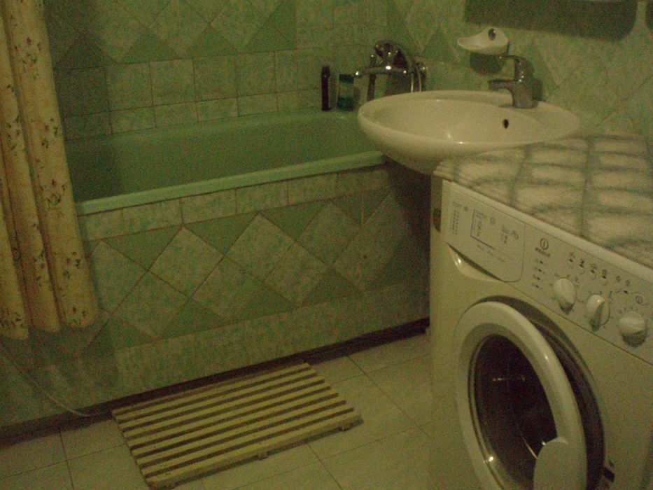 Сдам комнату в собственной 2-х комн. квартире с хозяйкой.