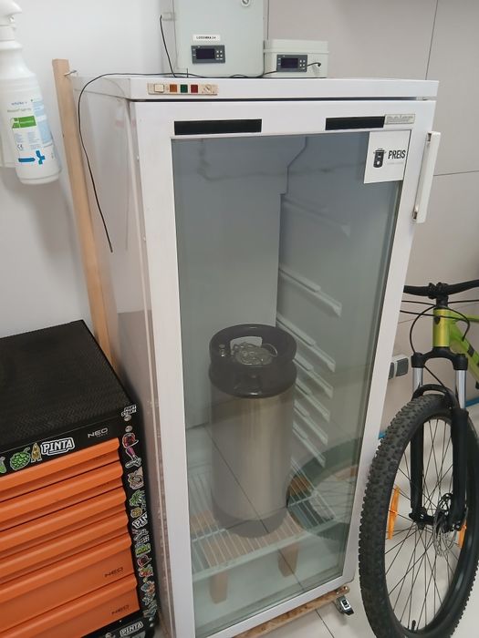 Witryna chłodnicza, chłodziarka, lodówka