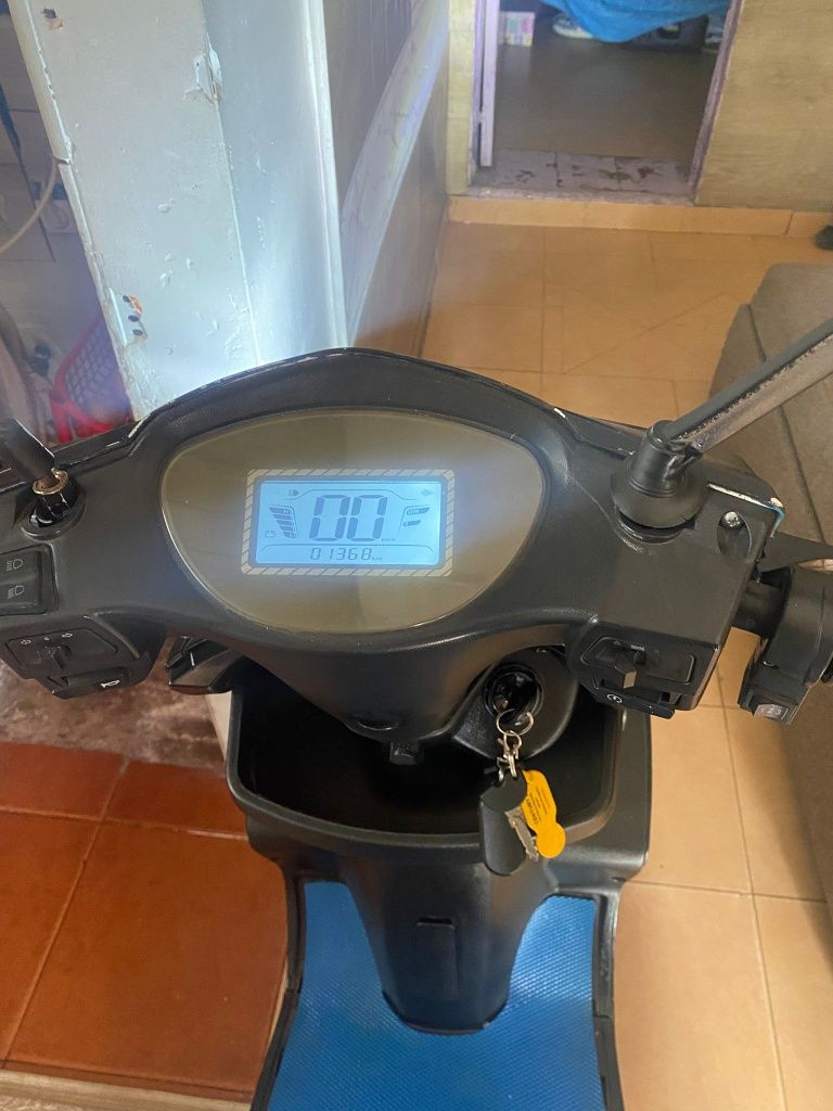 Scooter elétrica MILG YW