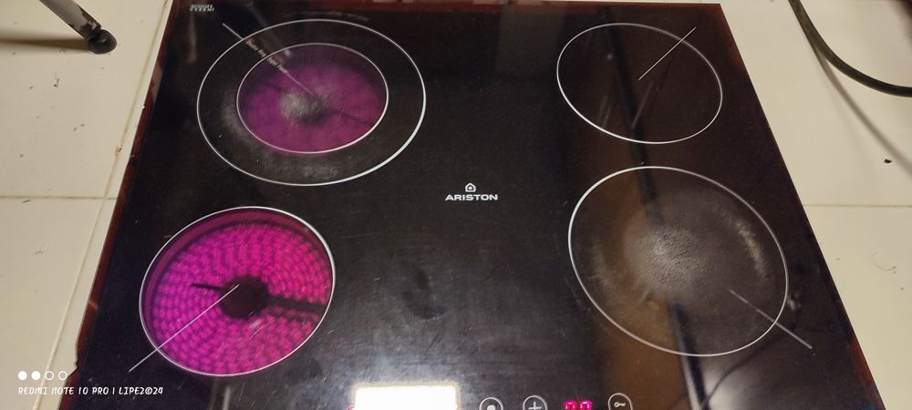 Placa vitrocerâmica Ariston