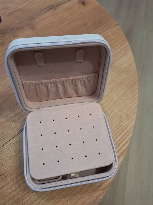 Organizer na biżuterię