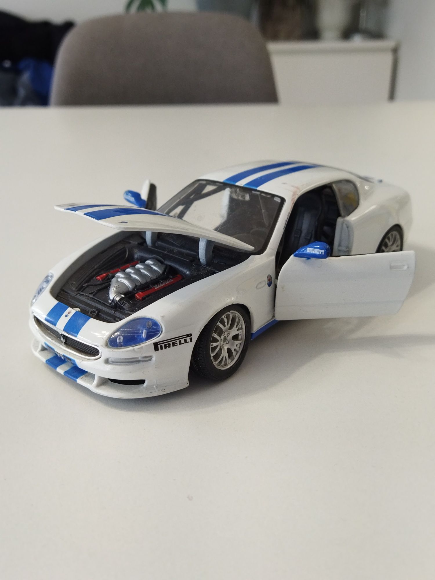 Model Maserati 4200GT Trofeo V8 1/24 Bburago odbiór osobisty Koszalin