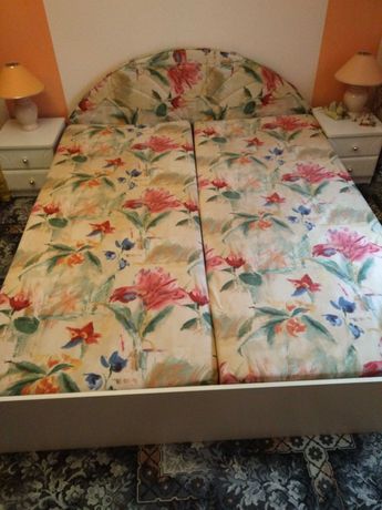 Łóżko 160x200 cm, sypialniane, podwójne z materacami.