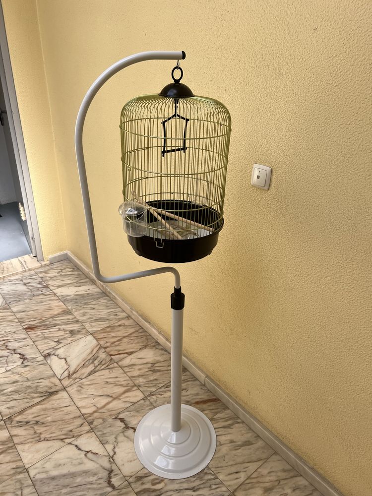 Bird cage almost new.