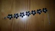 Pulseira flores pretas envernizadas