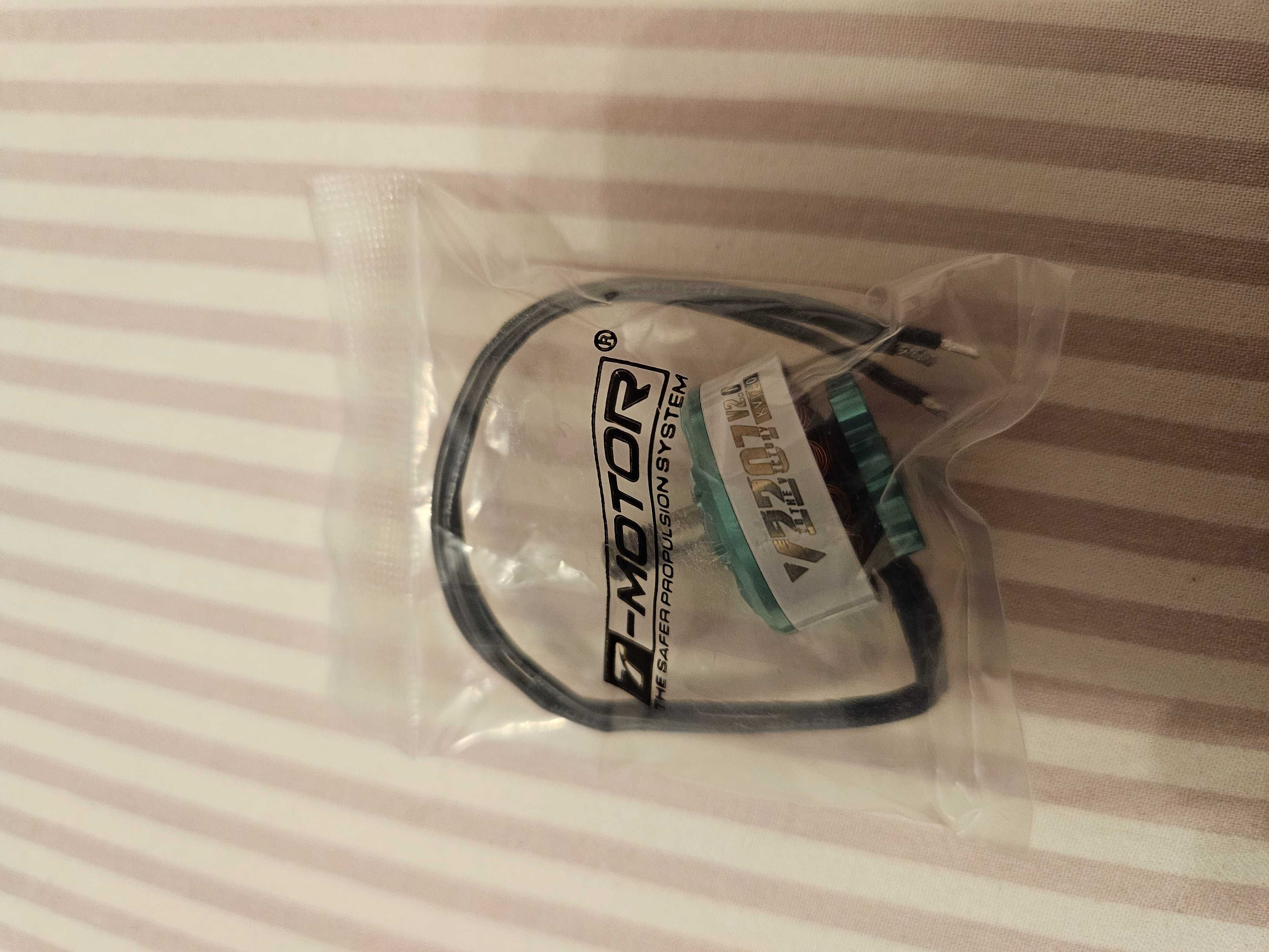 Silnik Velox tmotor v2207 v2 1750kv dron fpv