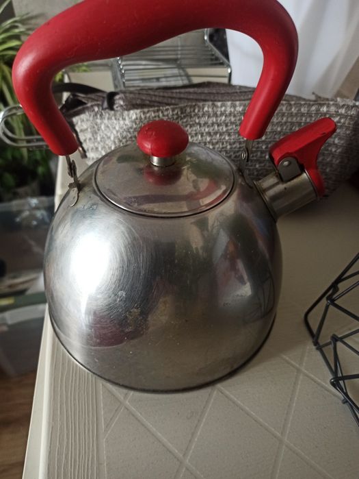 Czajnik   z gwizdkiem 10zł