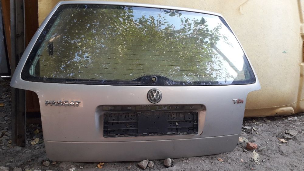 Стекло лобовое заднее двери VW Vento B3 B5 AUDI A4B5 A6C5