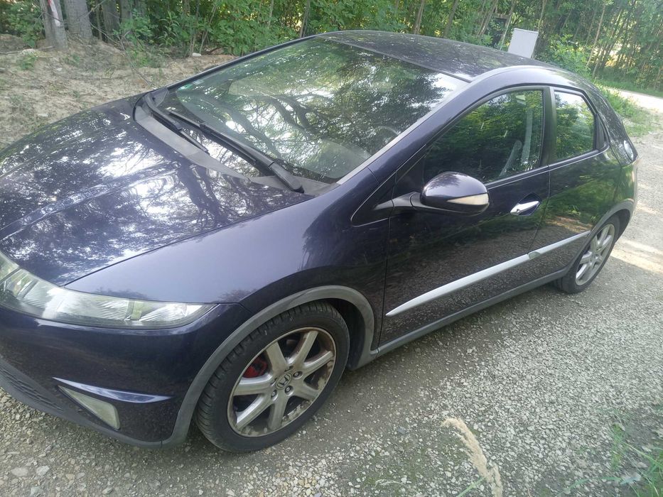 honda Civic 1.8 benz .140km. 164000km.  2008 rok