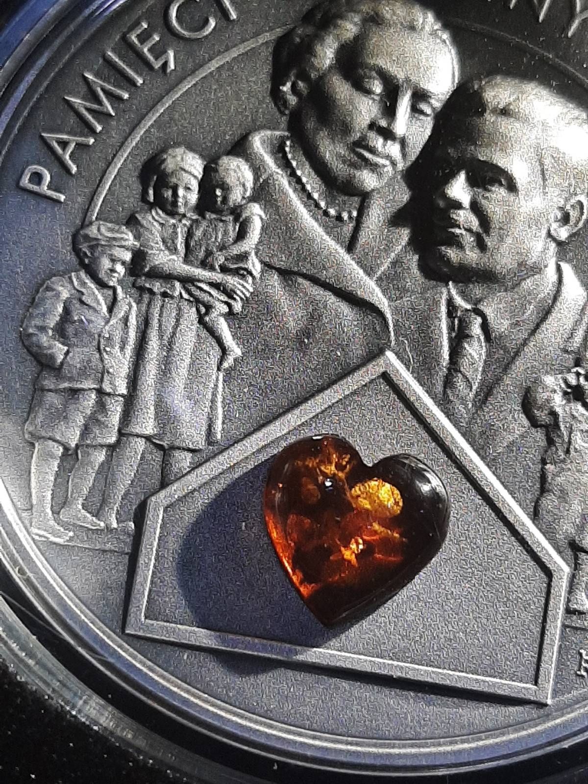 Oryginalny Bursztyn Moneta srebrna Pamieci Rodziny Ulmow 50 pln