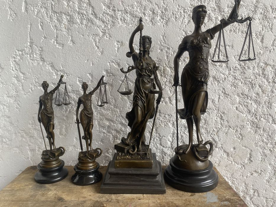 Balanças da Justiça em bronze