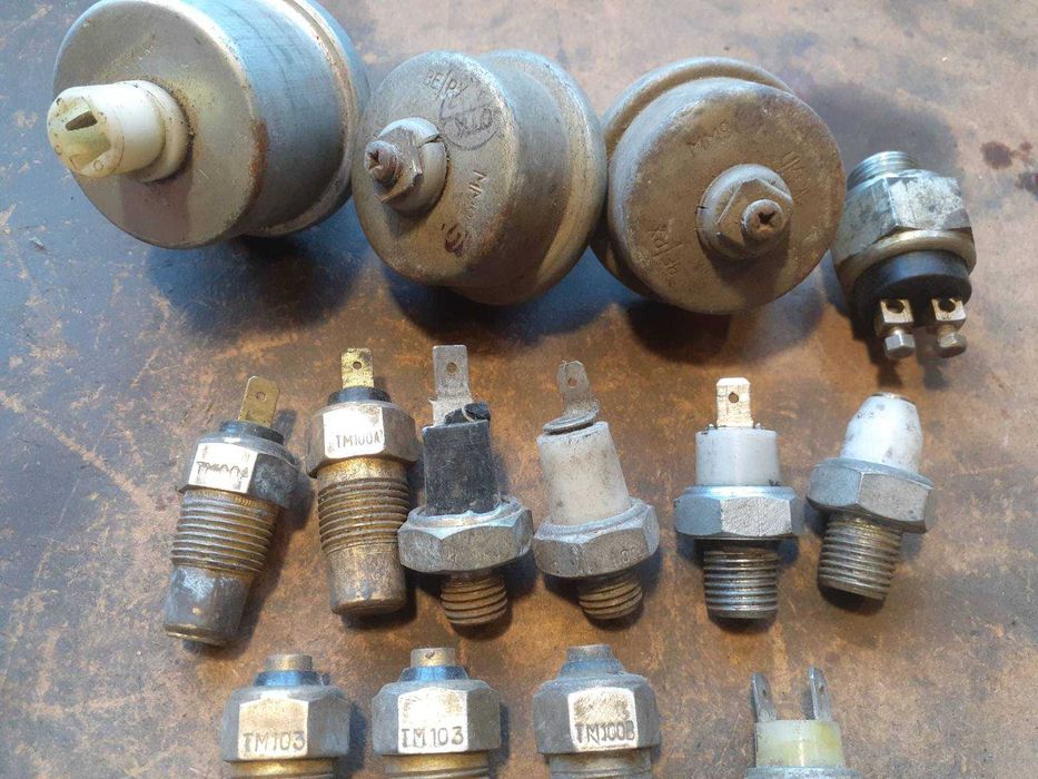 Манометри, прилади, датчики, реле, вимикачі авто та тракторні