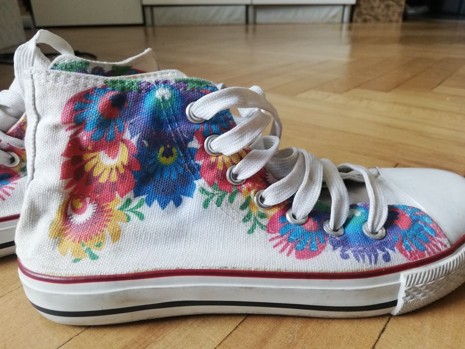 Trampki z motywem etno 37