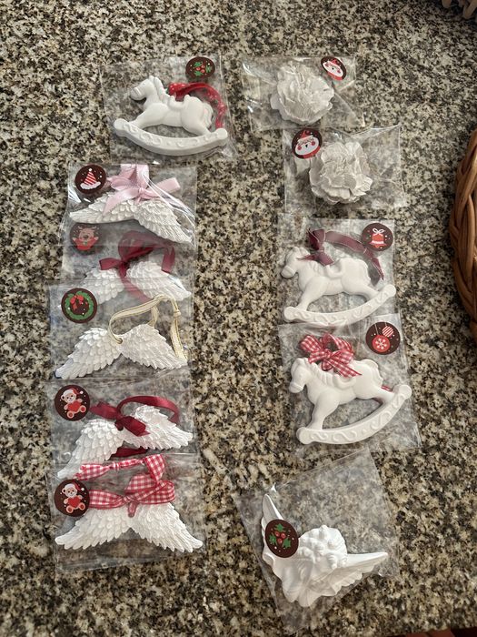 Várias peças em gesso perfumado