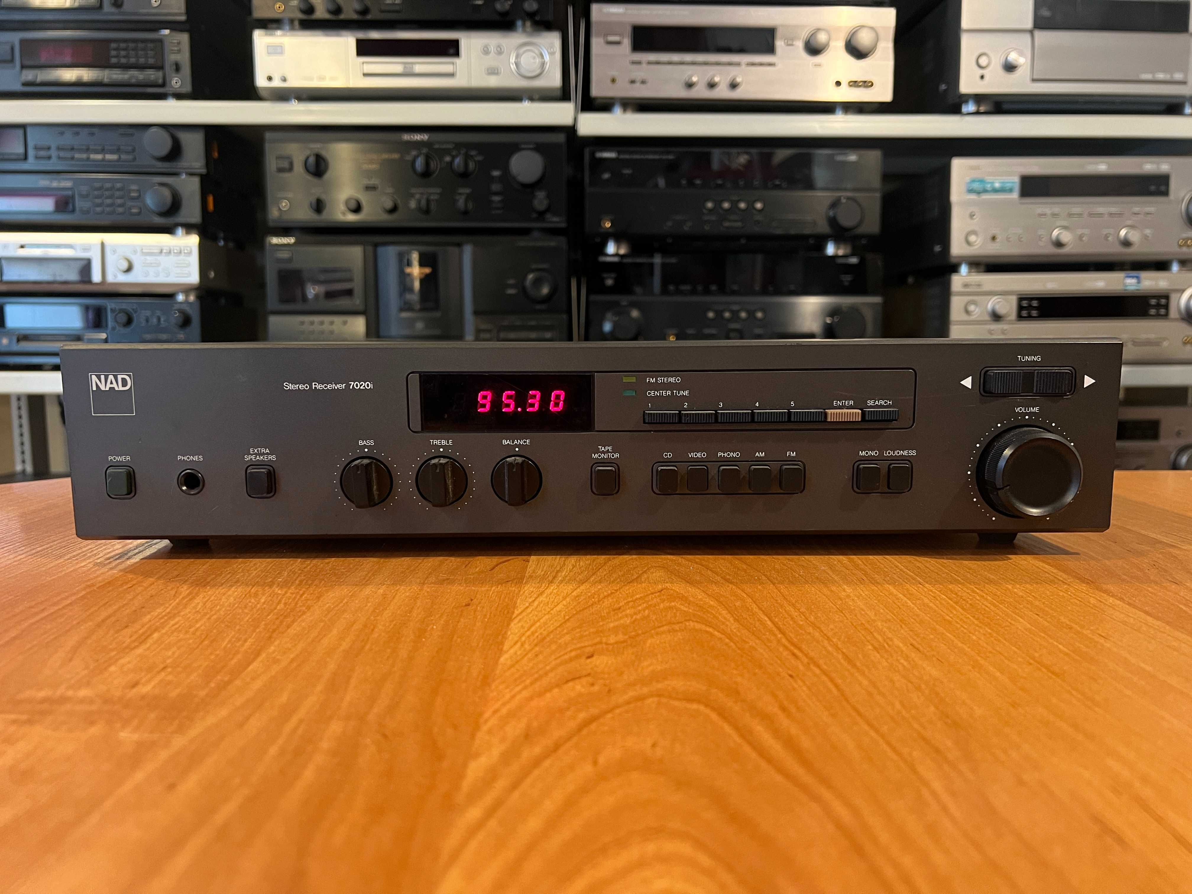 Amplituner Stereo NAD 7020i Audio Room