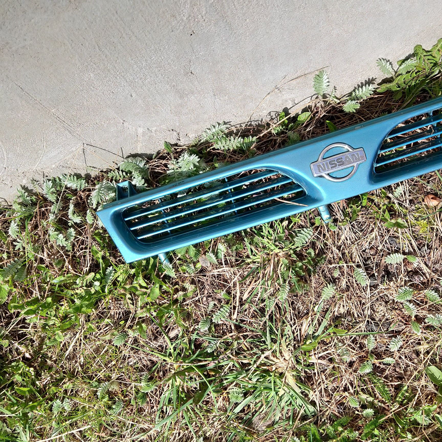 Grill atrapa chłodnicy zderzaka przód Nissan Sunny N14