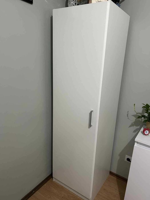 Szafa biała jednodrzwiowa