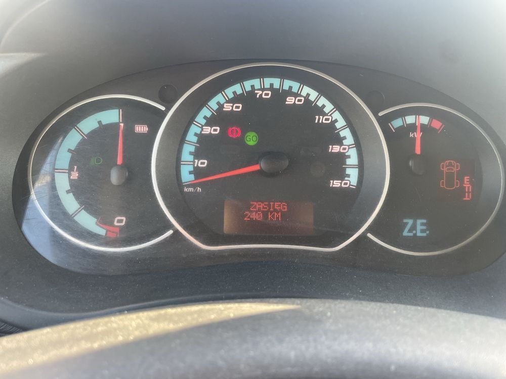 Renault kangoo 33 kWh 230 km zasiegu klima fv 23%