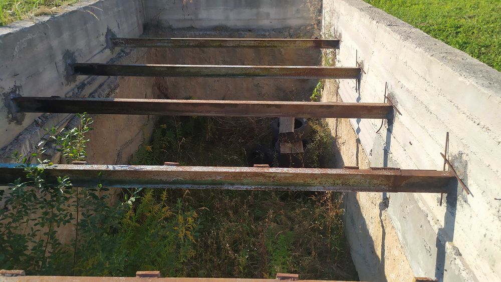 Земельна ділянка з фундаментом, є вода та електрика