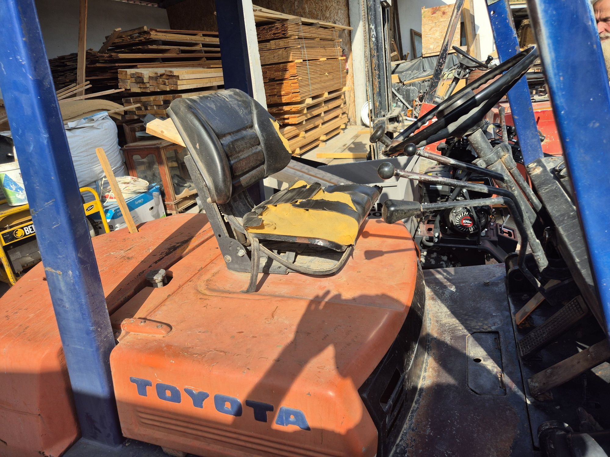 Empilhador gasoleo 2.5T toyota