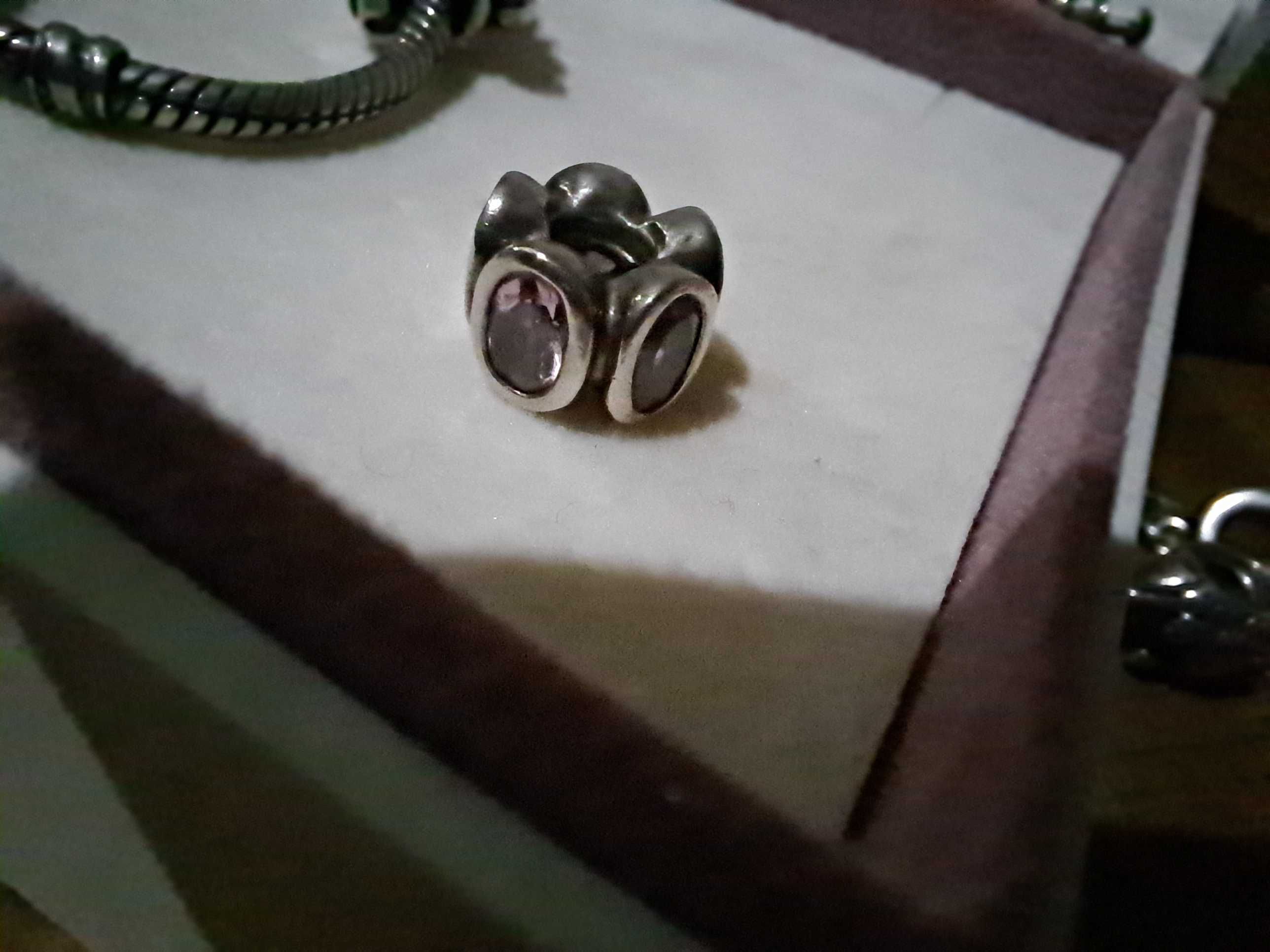 Pulseira PANDORA em prata, com 8 contas