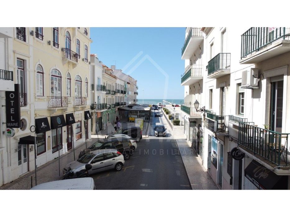 Apartamento T2+1, no coração da Vila da Nazaré