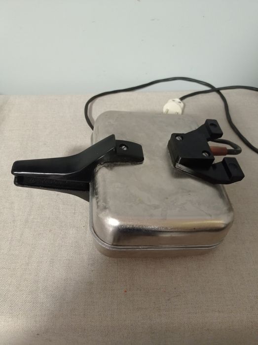 Электровафельница Ласунка