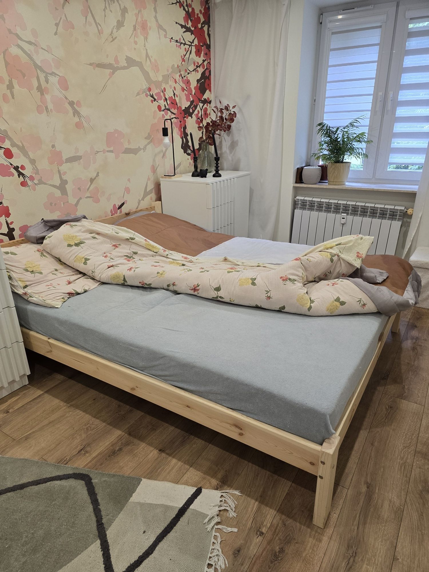 Łóżko podwójne sypialniane z materacem drewno sosnowe