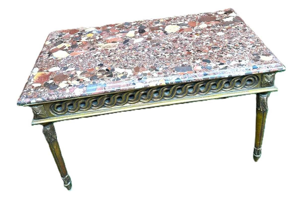 Mesa de centro antiga com tampo em brecha da Arrabida