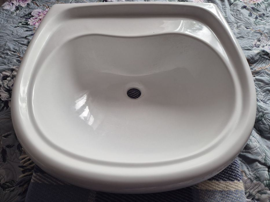Продаю умивальник.