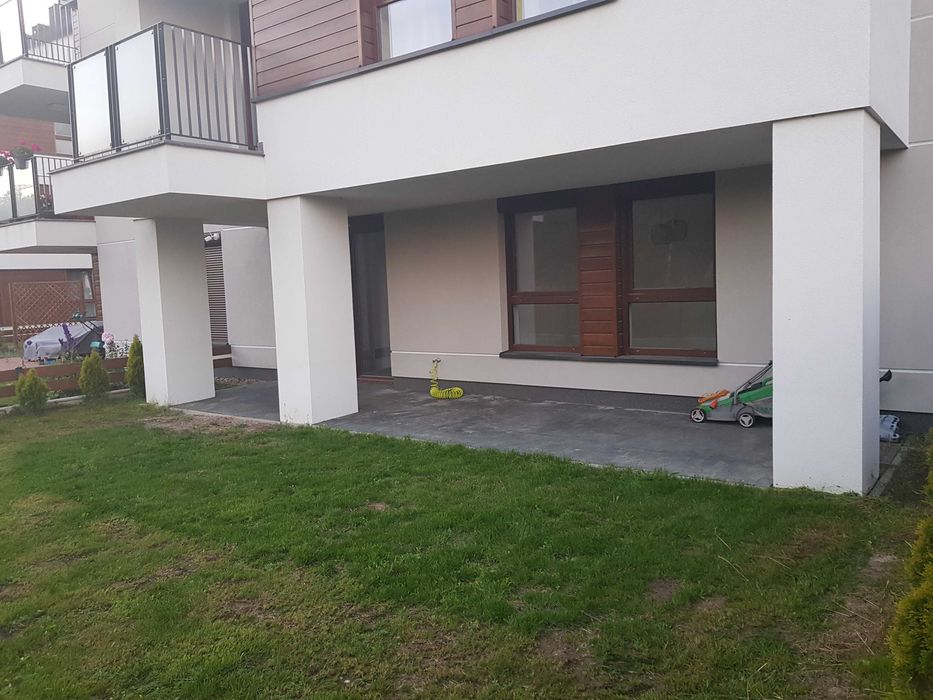 Komfortowe mieszkanie, duży ogród, garaż podziemny, zamknięte osiedle.