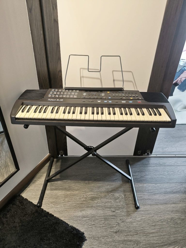 Órgão/piano Roland E-12