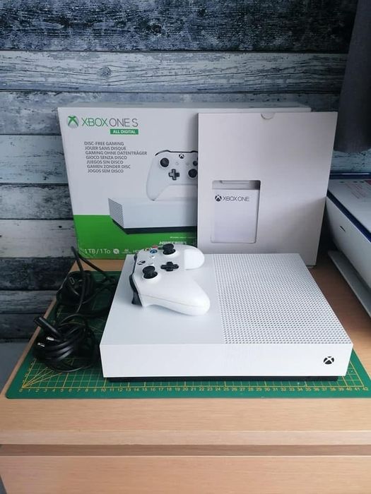 Okazja cena do dzis xbox one s 1tb igla stan  jeden pad polecam okazja