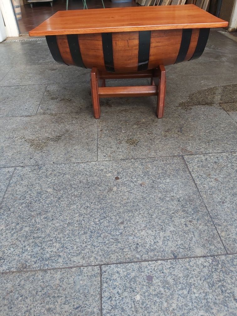 Mesa feita de barril