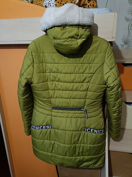 Зимова жіноча куртка